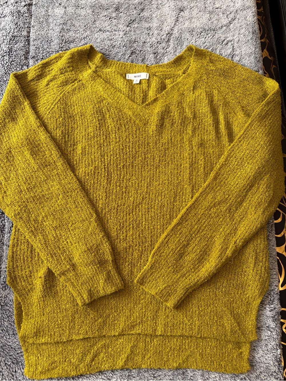 Mine  Women's Mustard/green  V-Neck Textured Pullover Sweater